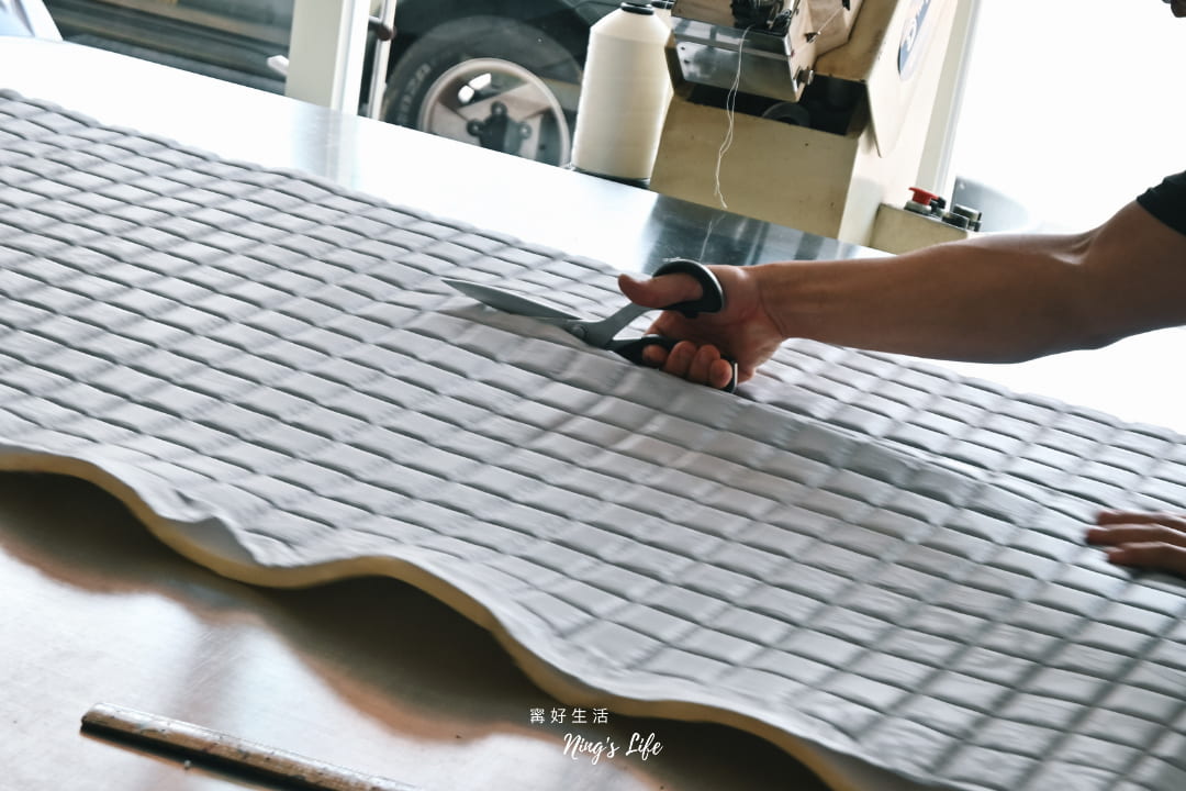 織夢家師傅製作床墊照