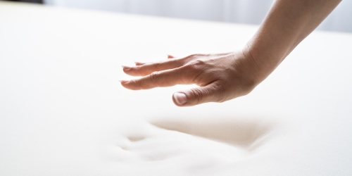 記憶床墊是什麼？專家帶你分析優缺點＋真實消費者評價分享